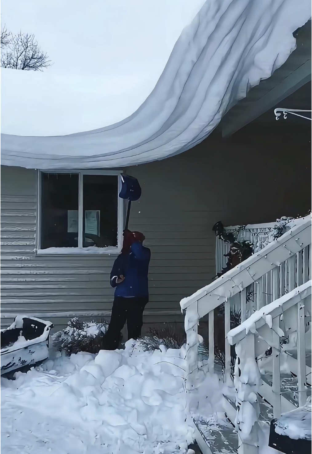 The snow on the roof #asmr #satisfying #snow #fyp #fypシ #oddlysatisfying 