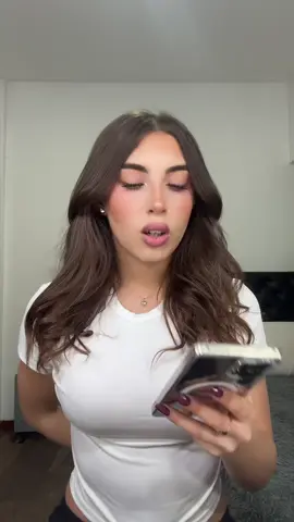 Nunca hablé de esto públicamente. Siempre fue algo que guardé muy adentro. Este video me costó, no solo hacerlo, sino animarme a compartirlo. Mi historia no fue fácil, pero me hizo la persona que soy hoy. Si estás pasando un momento difícil, ojalá algo de lo que viví te abrace. Y si tenés cerca a tu familia… valoralos, abrazalos fuerte ❤️‍🩹