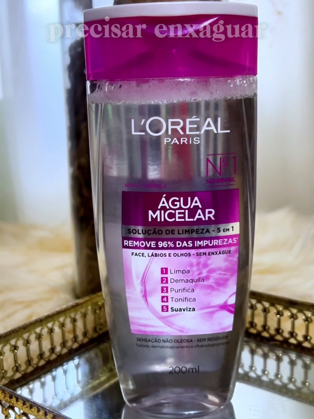 🧴 A Água Micelar de L’Oréal Paris é a minha aliada pra uma limpeza prática, eficaz e gentil com a pele. Ela remove até 97% das impurezas, demaquila e purifica sem precisar enxaguar — tudo isso sem arder e sem agredir, até nas peles mais sensíveis. Uso no rosto todo, inclusive nos olhos e lábios, e o melhor: sem esforço e sem enxágue. É por isso que é a número 1 do Brasil! Se você ama skincare de verdade, precisa testar! #MicelarLorealParis #LorealParisSkinCare #Publicidade @L’Oréal Paris 