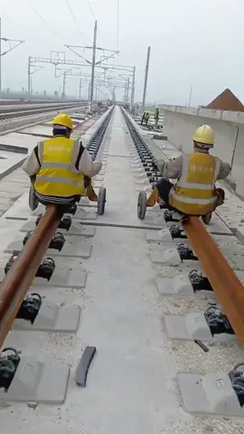They Can Lay Half a Mile of Train Track in Just ONE Day!
 #railroadconstruction #traintracks #Engineering#fyp #foryou #oddlysatisfying #construction #worklife #railroad #training 