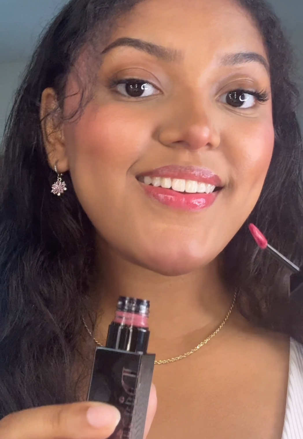 The only problem a girl should have 💄 A lip tint that doesn’t go anywhere~  #liptint #review #dinto #glazedlips #liptintobsessed #kbeauty #kbeautybrownskin #brownskinfriendly #justagirl #makeup 