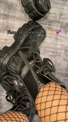 Cool girl#Love #fypシ #fyp #deals #dealsforyoudays #style #viralvideo #viraltiktok #fashion #trending #forupage #foru #boots #styleinspo #ootdinspo #ootdfashion #gothic #gothicstyle #githicgirl #OOTD 