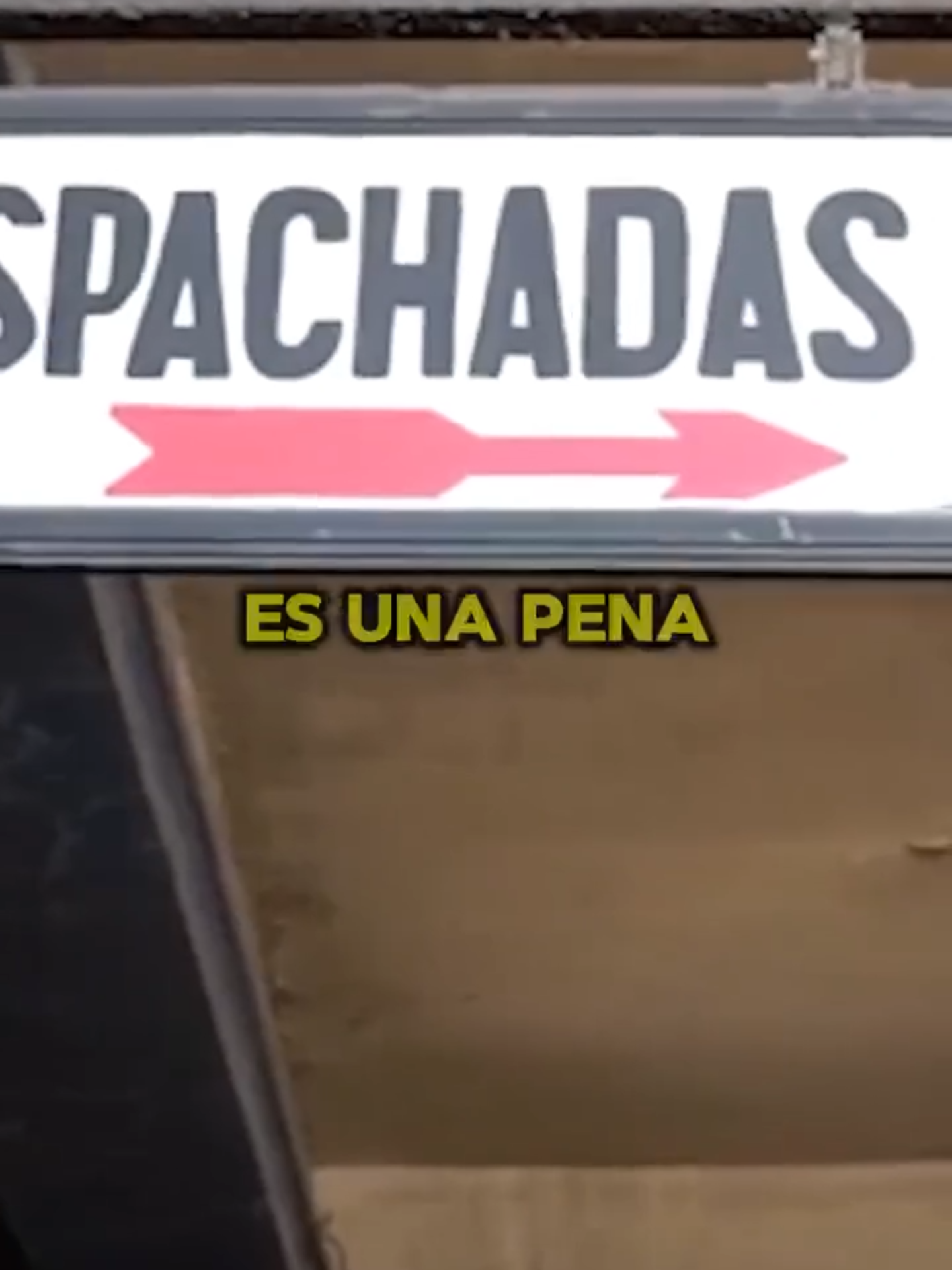 UN ESQUELETO METALICO ABANDONADO