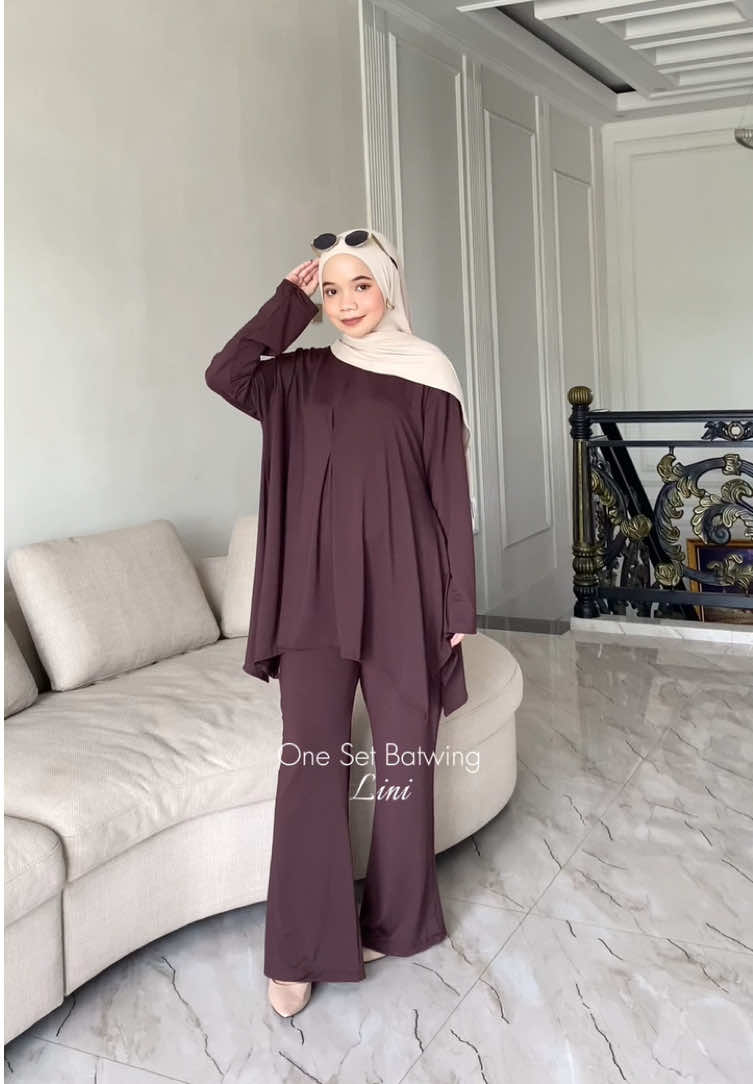 ✨ Lini Set — effortless look, maximum comfort. Buat hari kamu lebih ringan & stylish 🤍 #LiniSet #DailyModestWear#JerseySet #fyp #setelanwanita #outfitdaily #emradaily 