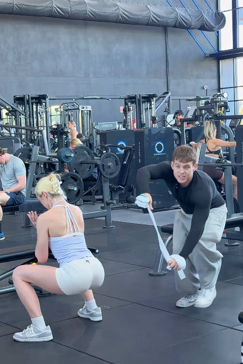 Gym prank 😂#prank #fypシ #funny #foryoupage #haha #laugh #funmoments 