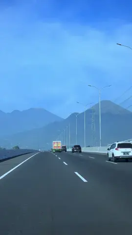 Jalan tol dengan pemandangan terindah di indonesia ?
