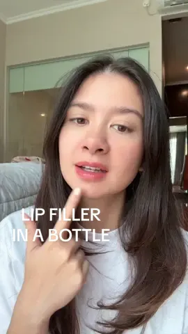 Natural lip filler ini sih 😂 and I love that it does not look “too much”. Dulu inget bgt pas SMA ada lip plumper yang hits, since then belom nyoba lagi until this one. Dan buat aku pecinta warna2 natural aku suka end color nya cantik  #GlossyandPlumpy #NoFillerNeeded #lipplumphack 