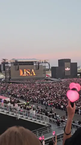 Lisa full solo performance at #toronto N1 #lisa #jisoo #jennie #rosé #blackpink  #blackpinkofficial 