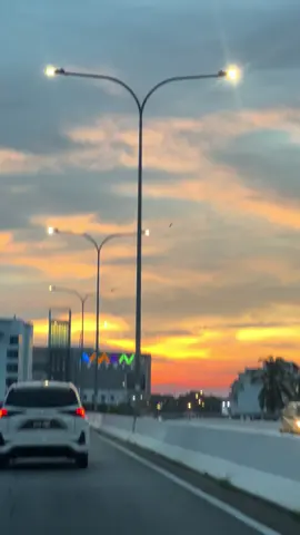 MashaAllah Tabarakallah |  Tak payah habaq tang mana aeh hampa tau dah kat mana🌞😍 #fypシ゚viral #fyp #fypl#pppppppppppppppp #fypage #alorsetar #amancentral #sunset #sunsetlover #goldenhour 