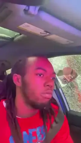 🚨¡Le rompen el vidrio y lo golpean! Video causa indignación por exceso de fuerza policial. ¿Que opinas?👇🏼