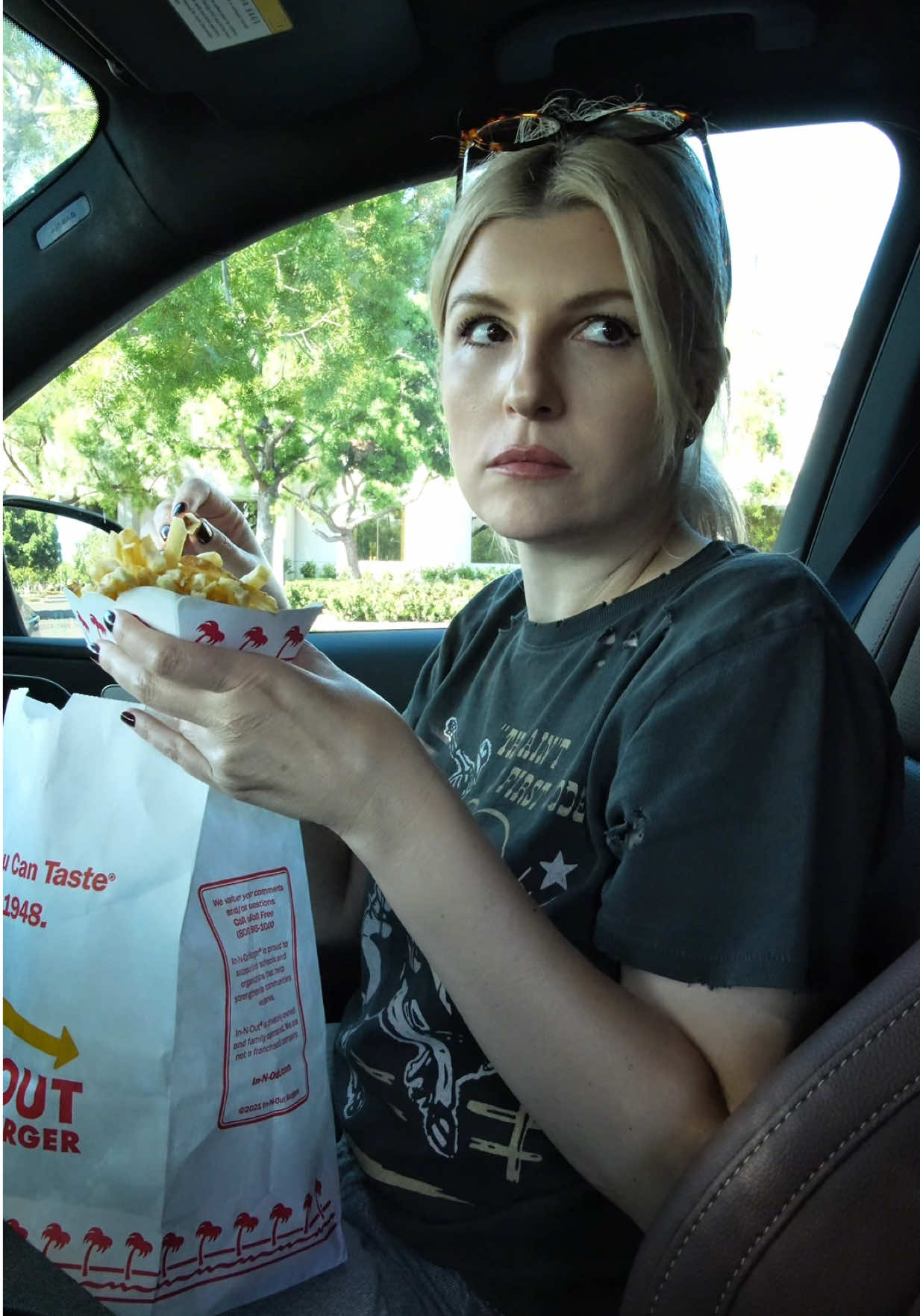 Why you eating so slow 🤨 #funny #funnyvideos #comedyvideo #foryou #innout #innoutburger #food #lol #mukbang 