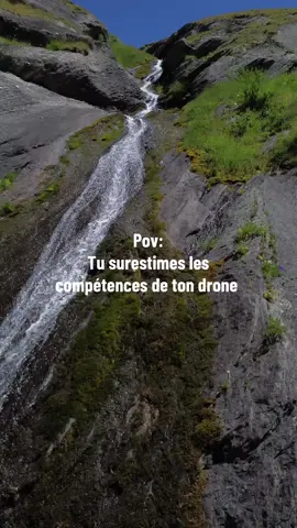 Attends la fin 😂 #dronefail #dronecrash #epicfail #tiktokdrone #crashmoment #droneview #funnyvideo #unexpected #fyp #pourtoi #fyp 