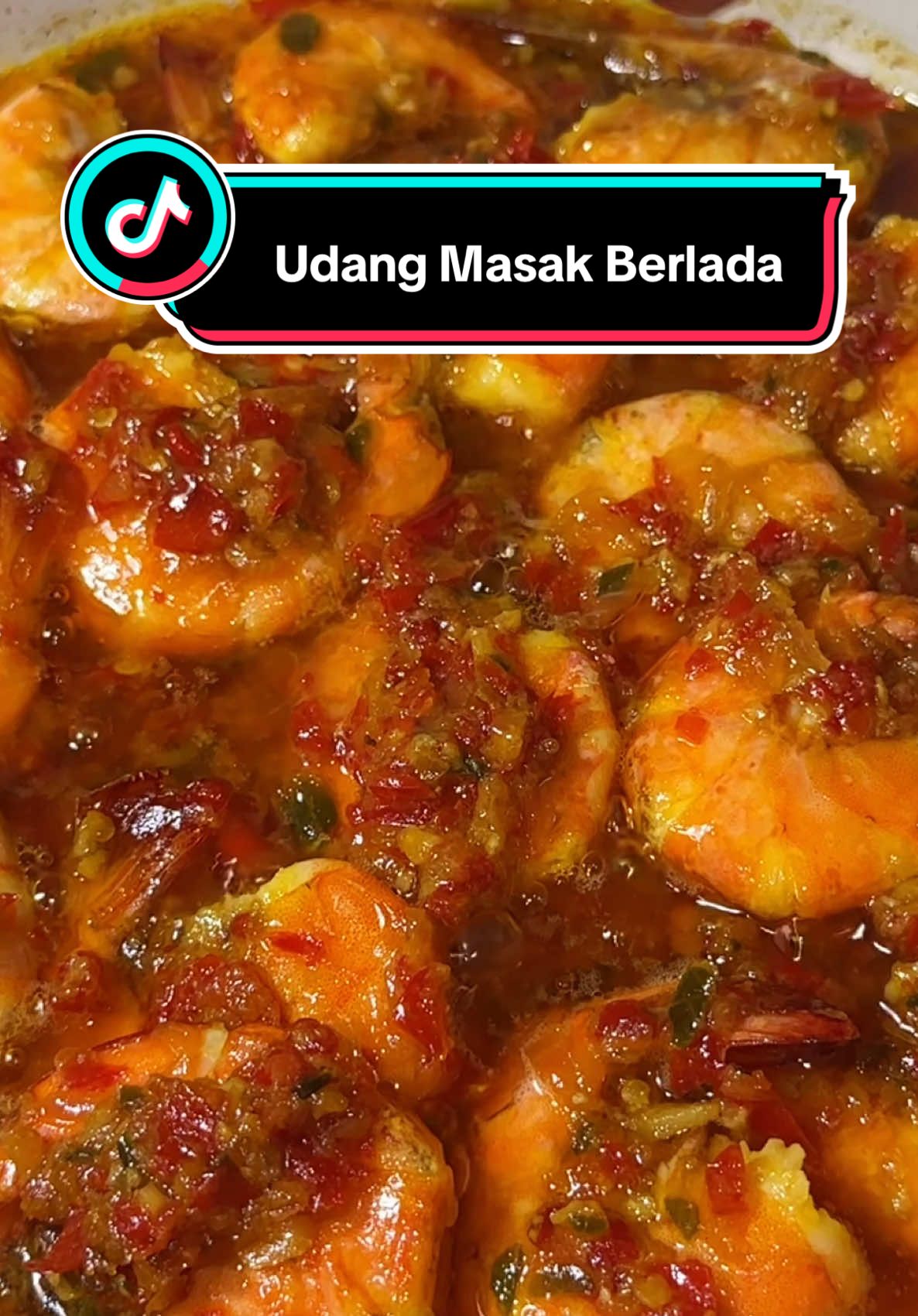 Sepinggan kebahagiaan dengan udang masak berlada terpaling simple, guna je barang ada kat rumah. Gaul dengan nasi panas fuhhh 😮‍💨 Bahan bahan : Bawang merah, bawang putih, cili padi, cili merah, tomato, serbuk kunyit, sos tiram, gula, garam, perasa, perahan limau nipis. #MYFoodie #tiktokchef #ResepiSimple 