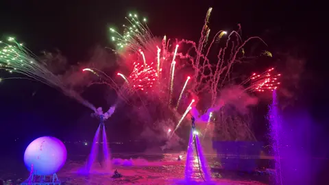Đáng xem lắm nhé! Ai đi Nha Trang nhớ ghé Vinhabour xem stunt show miễn phí nha!#vinpearlnhatrang 