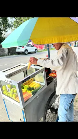 Rujak buah #tanjungbalaikarimun #kepri #tanjungbalaikarimunkepri #kepulauanriau #wisatatanjungbalaikarimun #kulinertanjungbalaikarimun #tanjungbalaikarimunkepulauanriau 