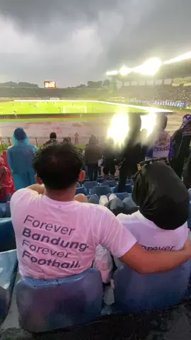 🥶🌧️ #tribundate #pialapresiden2025 #persibbandung #fyp #foryou @S𐙚 