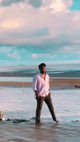 This line 😊💗🎧 #foryou #foryoupage #viral #treandingsong #tanveerevan #bashkalibeach #sea #justnow #viwes #1m #bd #sami #slowmo #oldmoney 