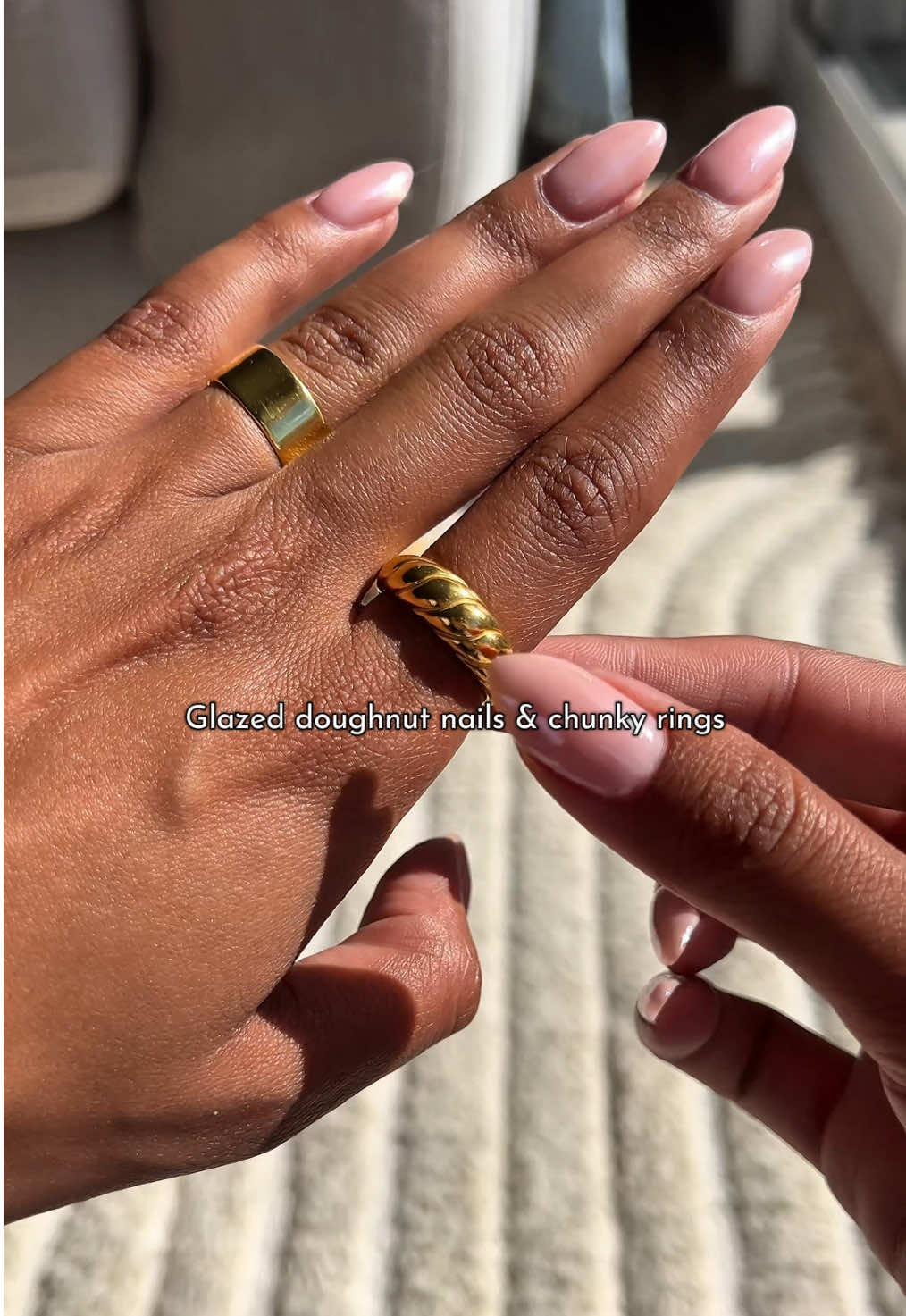 An elite nail & ring combo 💅🏽✨ #goldrings #nailinspo #goldjewellery #chunkyrings 
