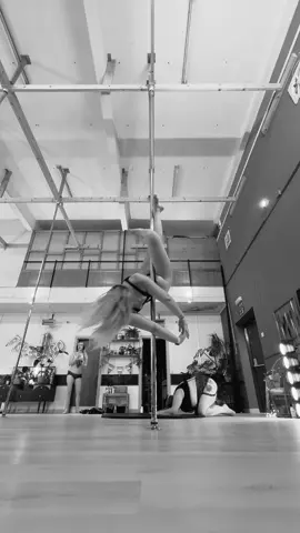 I am a ballerina.. just upside down 🖤 #ballet #balletdancer #pdinvertedballerina #pole #poledance #poledancing #spin #spinning #spinclass #fyp #fyppp #Scotland 
