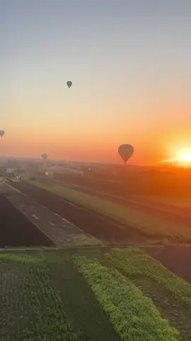 There’s something quietly magical about watching a dream you’ve held onto for years finally rise into the sky 🪐🎈 #egypt #luxor #ancientegypt #hotairballoon #balloon #fyp #travel