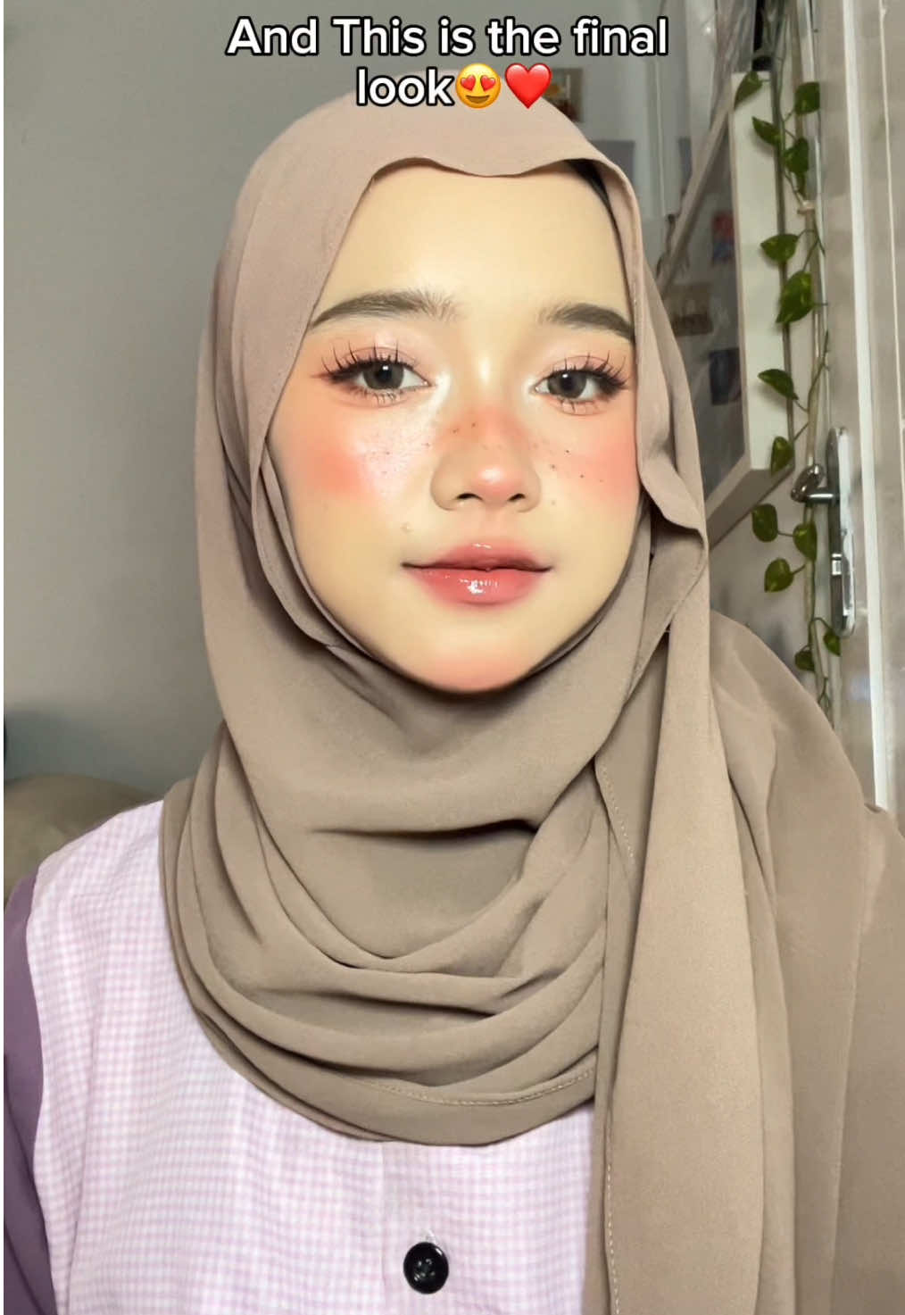 Simple banget 2in1 gak perlu repot repot bawa banyak produk😙🫶🏻 #makeup #gmeelancushion #gmeelanblacktrufflerepair #gmeelan #cushionviral #fyp #foryou @GMEELAN_INDONESIA @GMEELAN.Official.Shop 