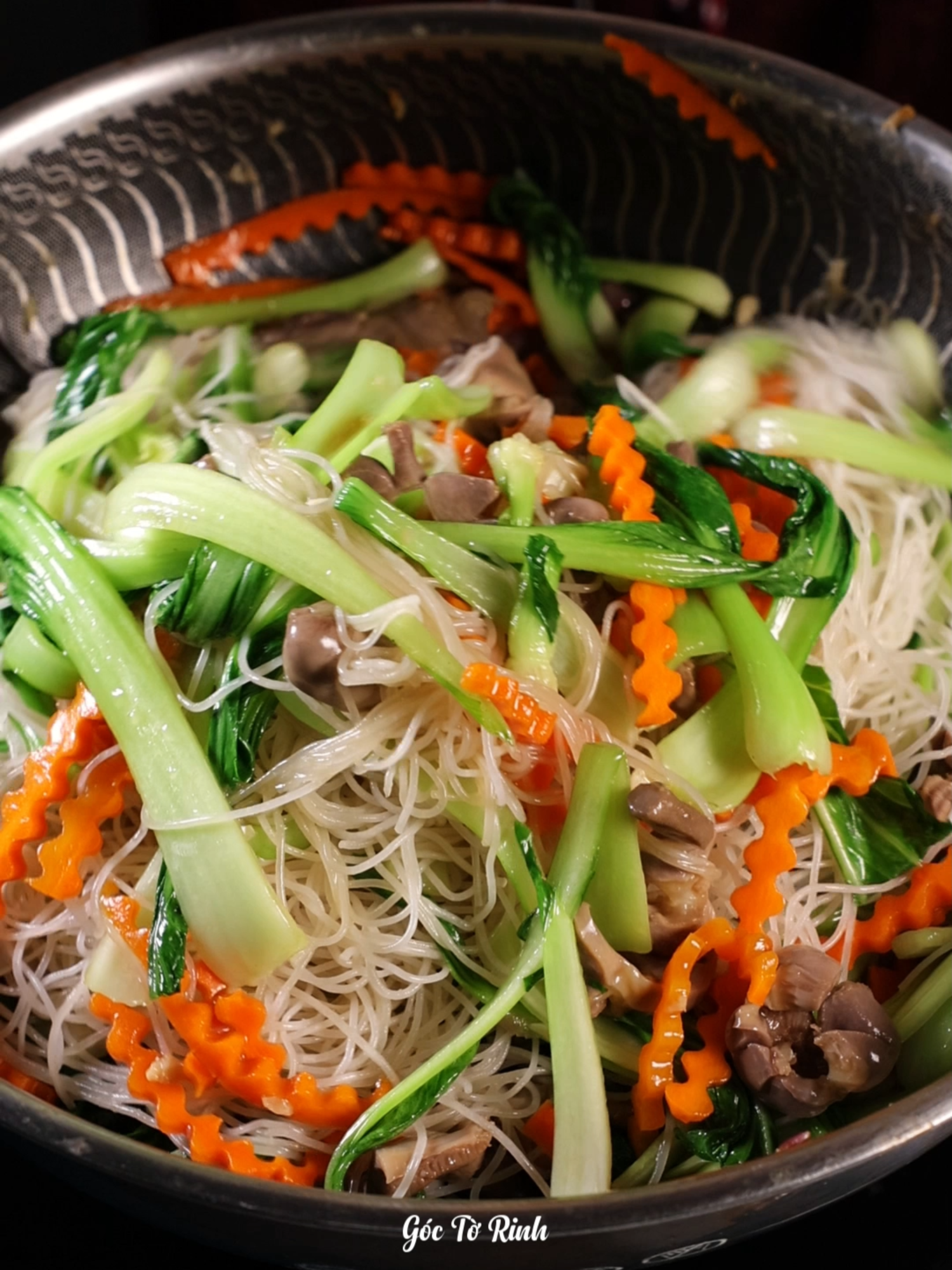 Cách xào bún gạo mềm, tơi, không bị nát.