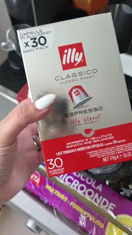 Proviamo insieme le capsule illy caffè compatibili con le macchinette nespresso. #illy #caffè #coffee #breakfast 