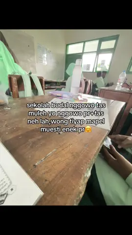 tiada hari tanpa pe er🤗#justkonten #mtsn9blitar #school #xybcafyp #fyppppppppppppppppppppppp #moots? 