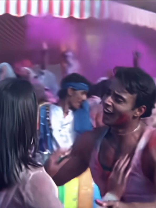 Vicky Ishika momen in mohabbatein  #mohabbatein #rabnebanadijodi #tujhmerabdikhtahai #bollywood #bollywoodsong #bollywooddance #preethijhangiani #jimmyshergill #shahrukhkhan #aishwaryarai #udaychopra #shamitashetty #fyp #vicky #ishika #paironmeinbandhanhai  @gfwuyoo 