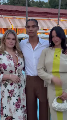 La nouvelle génération de la famille princière monégasque est à l’honneur dans notre nouveau numéro spécial Monaco. Alexandre Grimaldi, Camille Gottlieb, Pauline et Louis Ducruet sont venus célébrer la sortie du magazine, actuellement en kiosque, avec nous au @montecarlobeach hier soir. @Monte-Carlo SBM #albertdemonaco #stephaniedemonaco #paulineducruet #camillegottlieb #gracekelly 