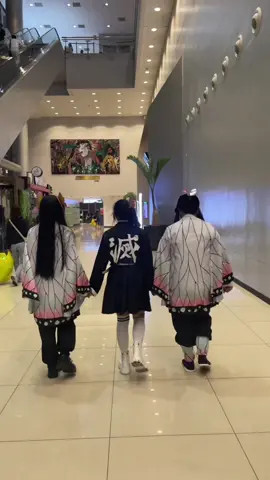 Bye, Kanao 🦋 Kanae - @pomi  Kanao - @Himawari Viela  #KNY #demonslayercosplay #kimetsunoyaiba #shinobukocho #kanaekocho #kanaotsuyuri #cosplay #cosplayer