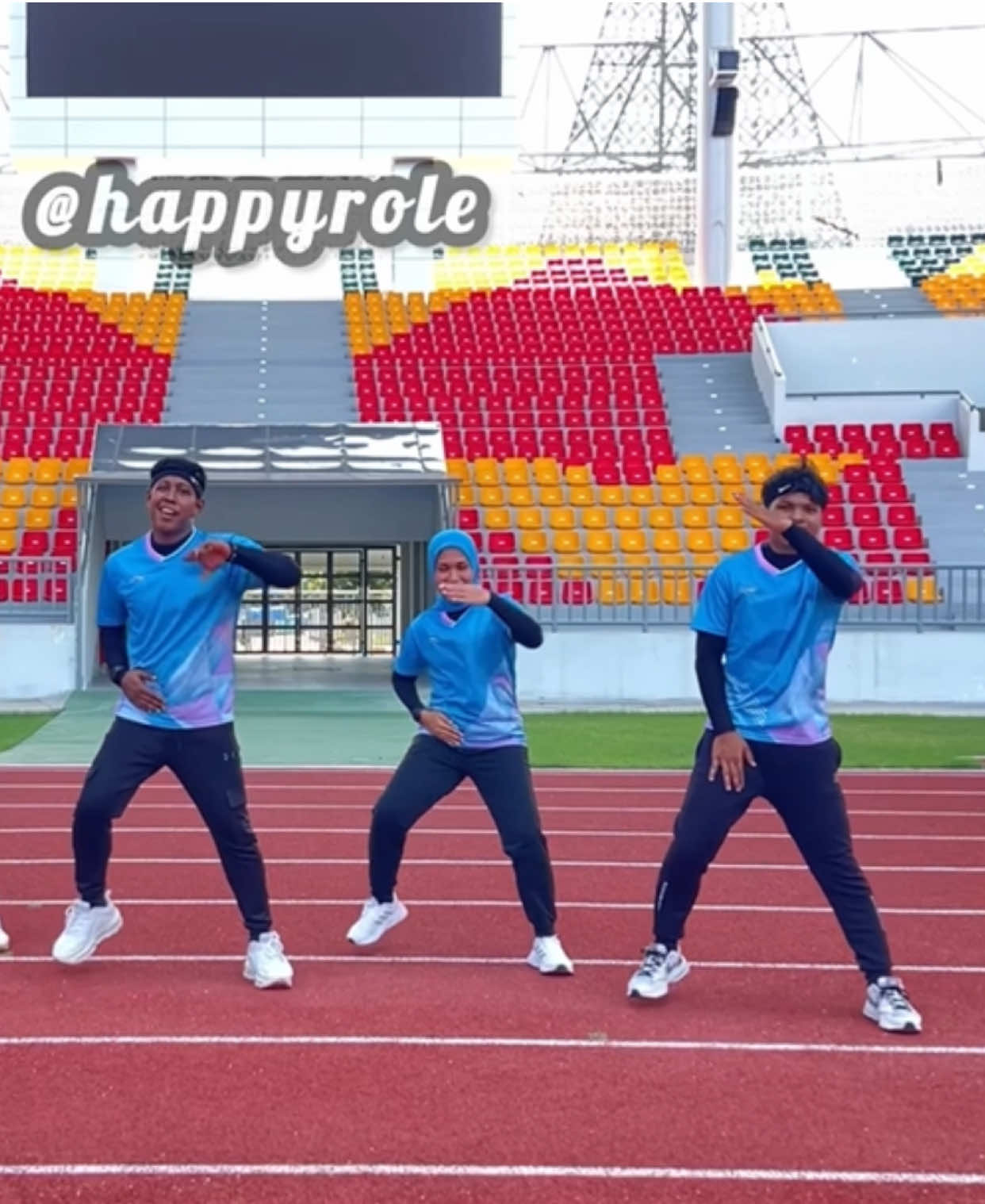 Ngapain Repot,,, yok gabung senam. Video lengkapnya ada di channel YouTube happyrole 😅😅🙏🏻 #senamkreasi #dancefitness #dancemix #fyp #sehatgamahal #senam #ngapainrepot @cutrisnaarita @Yuliana Ana 