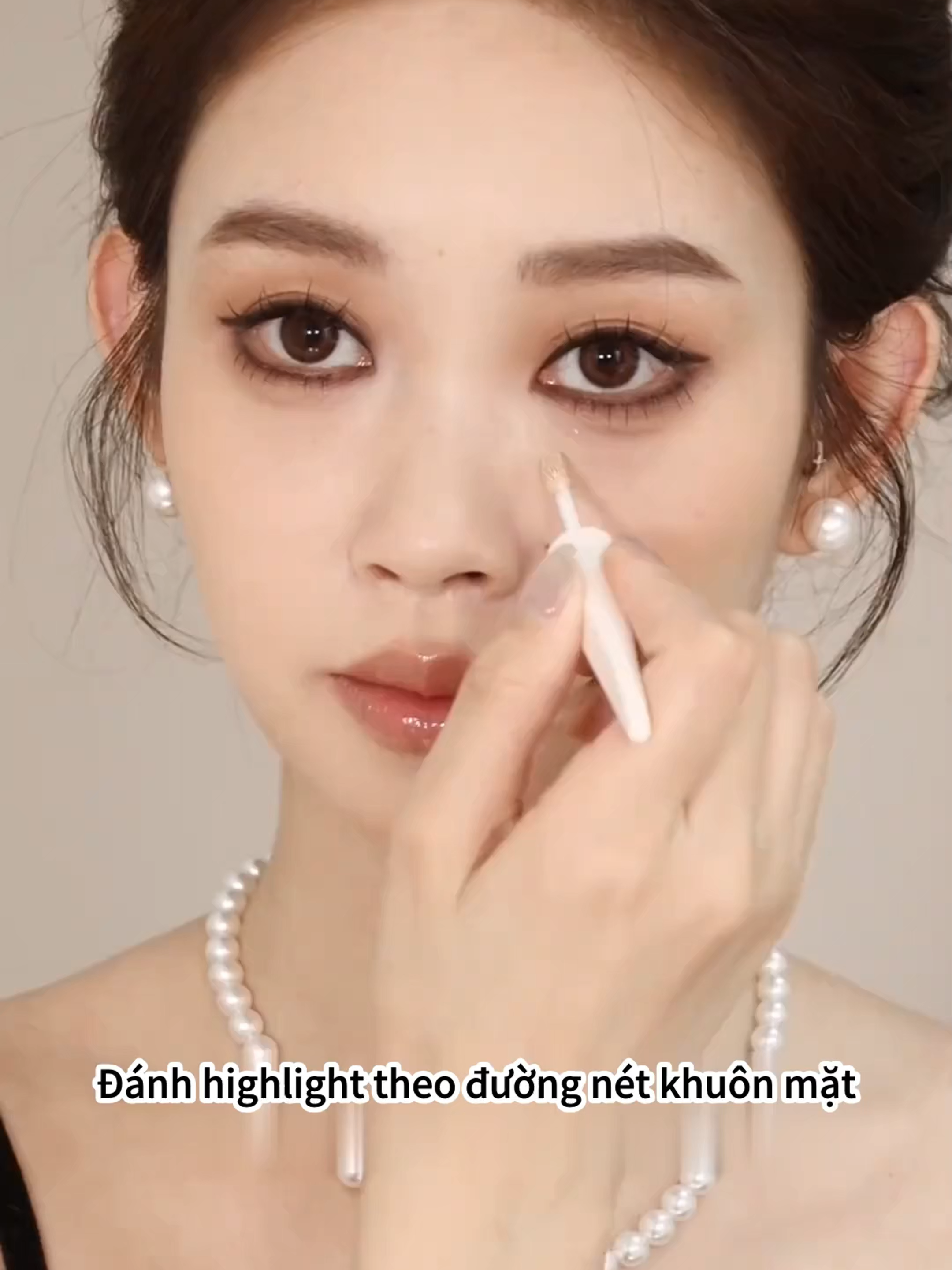 Chất kem dễ tán, tiệp da nhanh – không lộ vân nền #taokhoidanglong #makeuptips #xuhuong #khoi #highlight #littleondine #beauty