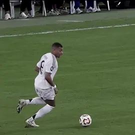 Mbappé 🎯🤯  #takemymind #mbappegoals2025skills#realmadridfc  #mbappedribbling #mbappebestgoals  #mbappetop10goals #mbappegoalsskills