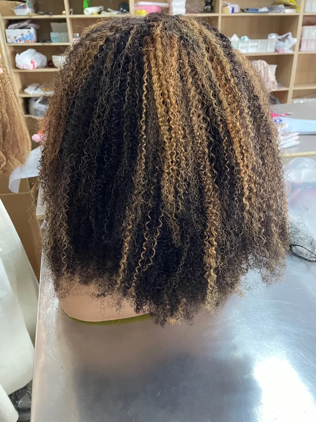 Kinky curly glueless wig Hightlights 220 density #220densitywig #kinkycurlywig #blackgirlhairstyles #gluelesswig#shortwig #fyp #hotstarhair 