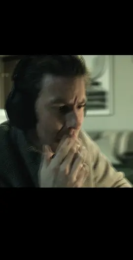A man accidentally became a murder suspect just because he was wearing headphones.#MOVIE #usa_tiktok #stranger