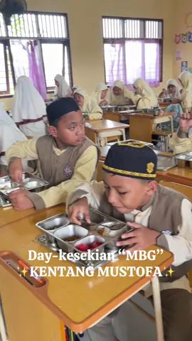 Kentang mustofa enak banget plissss😭 #makangratis #sekolah #disekolah #anaksekolah #sekolahdasar #sekolahswasta #fyppppppppppppppppppppppp #fyp #kentangmustofa 