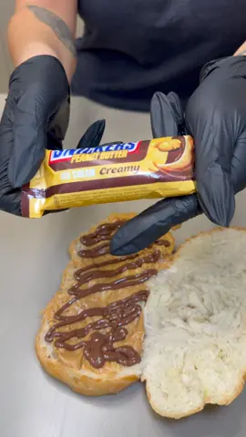 Treccia con snickers burro d’arachidi e Nutella, per i veri americani🤣❤️ #graffestore #peanutbutter #burrodiarachidi #nutella #nocciola #cioccolato #brioche #lievitati #villaricca #dovemangiareanapoli #eat4naples #snickers 