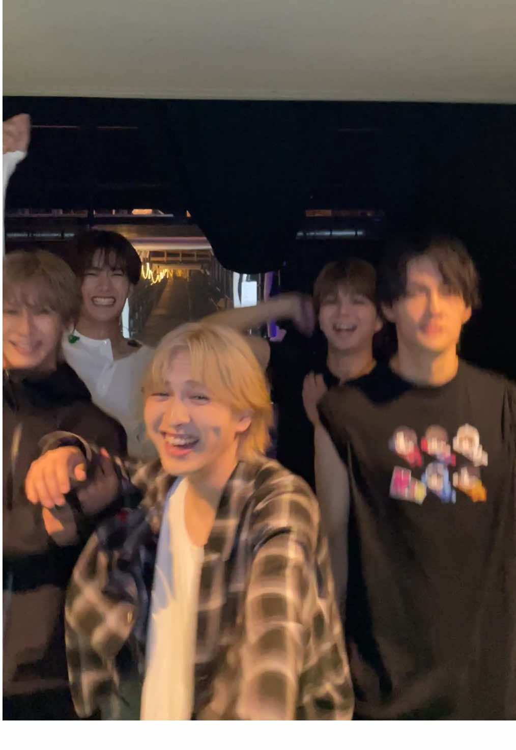 カバン取られるよっすぃー？？ #MILK #佐野勇斗 #しおざきだいち #曽野舜太 #山中柔太朗 #吉田仁人 