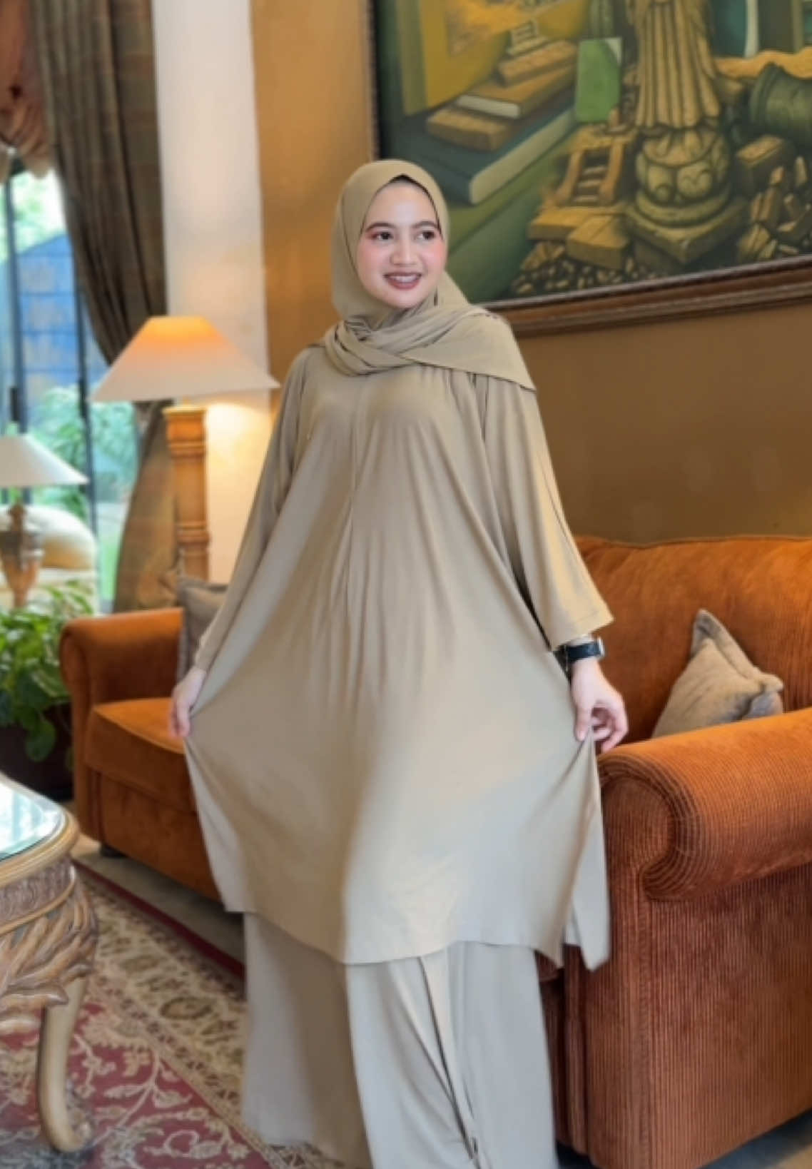 Membalas @enylatifah one set simple tapi cantik bangett, sudah dapat kerudung dari atas smpe bawah cuman 100ribuan ajaa bisa cek keranjang kak pilihan warnanya banyak #fyp #fypage #fypdong #beranda #berandatiktok #oneset #onesethijab #onesetmuslim #xyzbca 