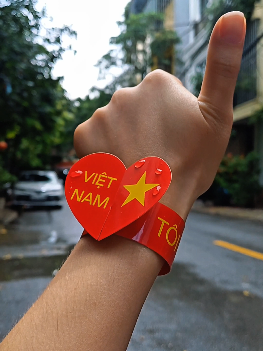 Vòng tay checkin xinh chào đón concert quốc gia. Với đủ 4 chữ Việt Nam, độc lập, tự do, hạnh phúc. Giấy phủ nilon mỏng, độ dày >200gsm, bền với mồ hôi nhẹ. Màu đỏ nổi bật và chữ in ý nghĩa cho mùa concert bùng nổ❤️ #quockhanhvietnam #delarchi 