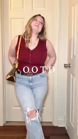 Happy Wednesday yall! I am Loving this outfit! So cute! 😍 @Marshalls @Wild Oak Boutique #OOTD #ootdinspo #ootdfashion #fashion #simpleoutfits 