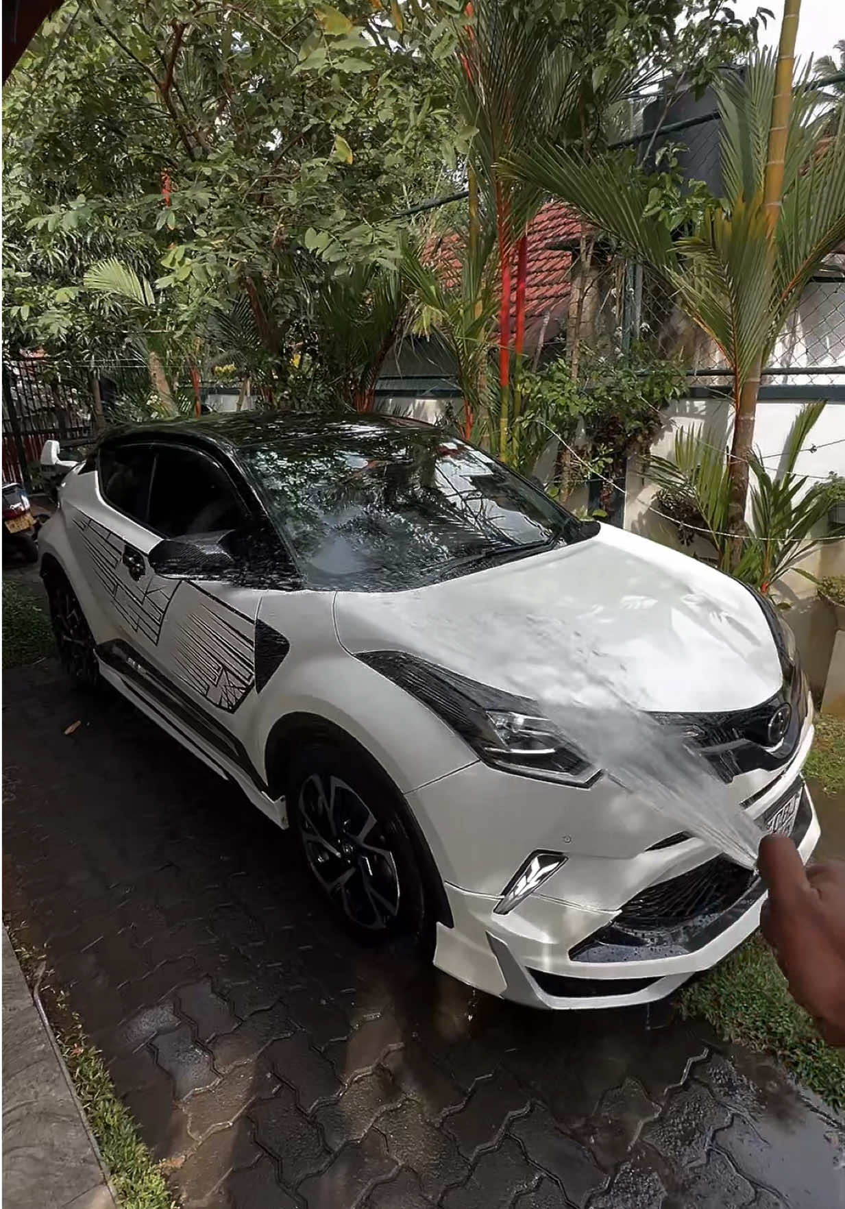 වාහනේ ගෙදර හෝදනවා කියන්නෙ වෙනමම vibe එකක්!💆🏻‍♂️♥️ #fasri #toyotachr #trend #viralvideo #fypツ @FA S RI🧿 @𝐂𝐇𝐑 𝐎𝐖𝐍𝐄𝐑𝐒 𝐂𝐋𝐔𝐁 