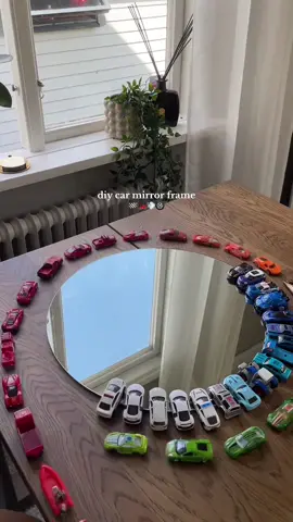 Pysslade ihop en 5-årspresent till min systerson som älskar bilar, en spegel till hans rum!🪞🚗 #DIY #f1 #toys #mirror #giftideas 