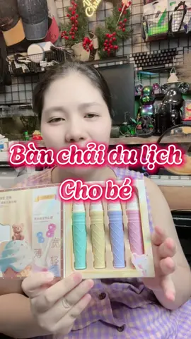 ChatGPT đã nói: Bàn chải đánh răng trẻ em thiết kế hình cây kem ngộ nghĩnh, tay cầm chống trơn giúp bé dễ dàng sử dụng. Đầu bàn chải đôi với lông siêu mềm, bảo vệ nướu nhạy cảm, làm sạch đồng thời hai hàm răng hiệu quả. Sản phẩm thích hợp cho bé từ 3 tuổi trở lên, nhỏ gọn, tiện mang theo khi đi du lịch. Chất liệu an toàn, không chứa BPA, màu sắc bắt mắt tạo hứng thú cho bé mỗi lần chải răng. Bàn chải đánh răng trẻ em vừa là đồ dùng chăm sóc răng miệng, vừa là món đồ chơi nhỏ giúp bé hình thành thói quen vệ sinh răng miệng đúng cách mỗi ngày. #banchaidanhrangchobe #banchaidanhrang #banchaidanhranggapgon #banchaidulich #xuhuong 