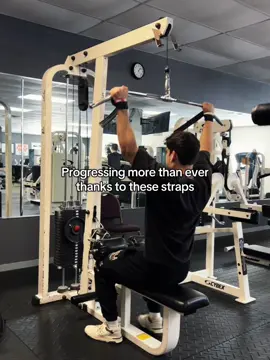 Straps are not required on back days, but heavily recommended. If your main goal is to build muscle, or even just to get slightly stronger, straps are going to be the gateway to doing so. They won’t make a world of a difference, but they will take forearms out of the equation to ensure you are getting the most out of the exercise that you are doing, for the targeted muscle group… #fyp #gym #liftingstraps #GymTok 