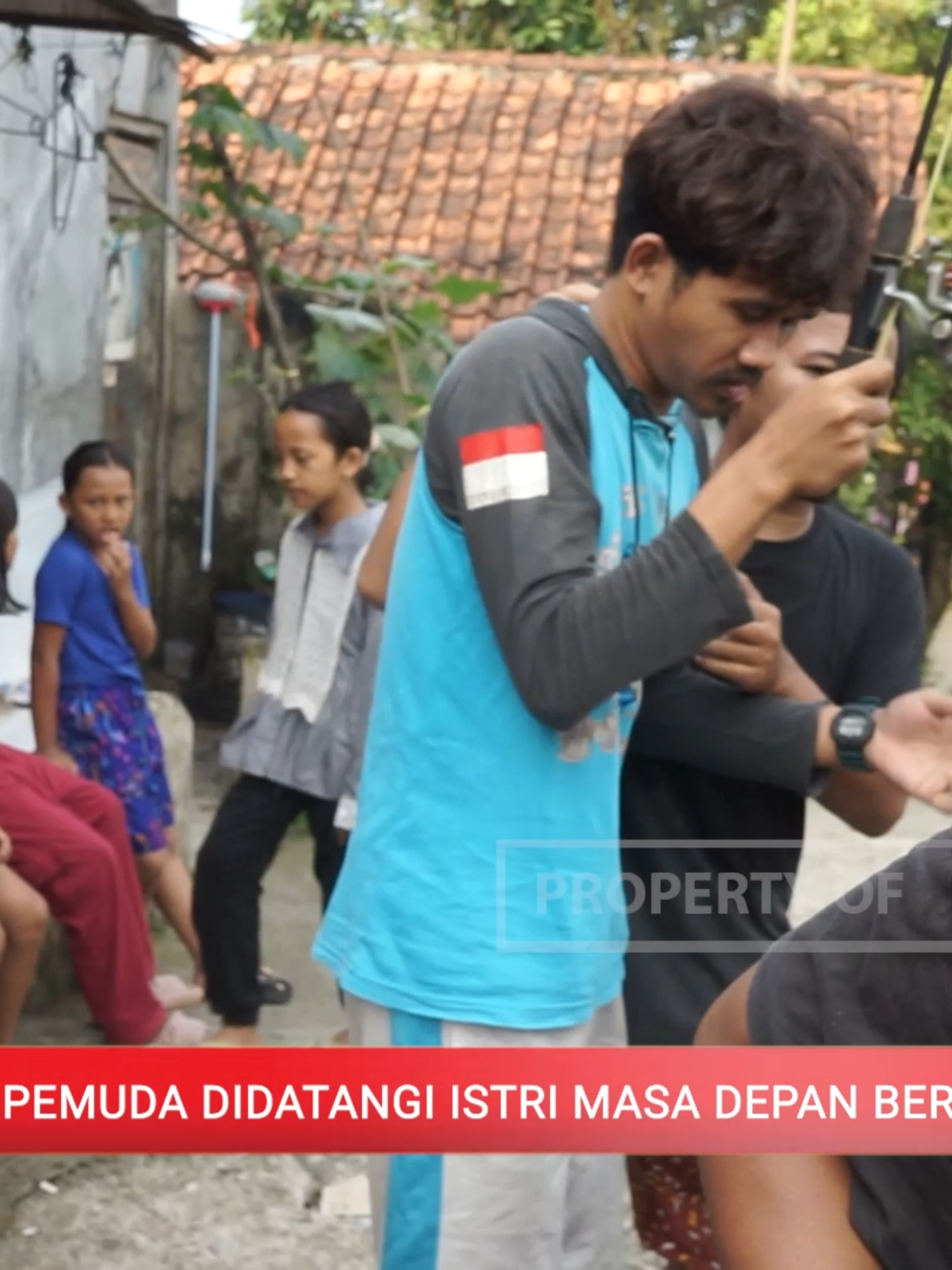 Viral! Seorang pemuda didatangi Maghrib, Istri dari masa depan. Sampaikan pesan penting untuk hari ini! Terinspirasi dari film SORE, Istri dari masa depan oleh: @ceritafilms @imajinari.id @milesfilmsid @yndlaurens @sheiladaisha24 @dionwiyoko18  DISCLAIMER: Konten ini bersifat parodi/fiktif dan hiburan. Tidak dibuat dengan maksud menyinggung pihak manapun. Mohon bijak dalam menonton dan membagikan. #parodi #komedi̇ #beritaparodi #baletv #balefilms #sore #filmsore #istridarimasadepan #soreidaman #sheiladara#ParodiTikTok #parodiberita #beritatiktok #fypシ゚viral🖤tiktok