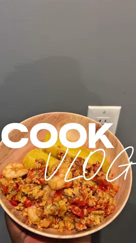 Make breakfast with me! ✨😋 - All that’s missing is a cold zobo or cold beverage, but this shrimp egg sauce and boiled plantain breakfast is a hit! 🔥🍤 #cookvlog #cookwithme #shrimp 