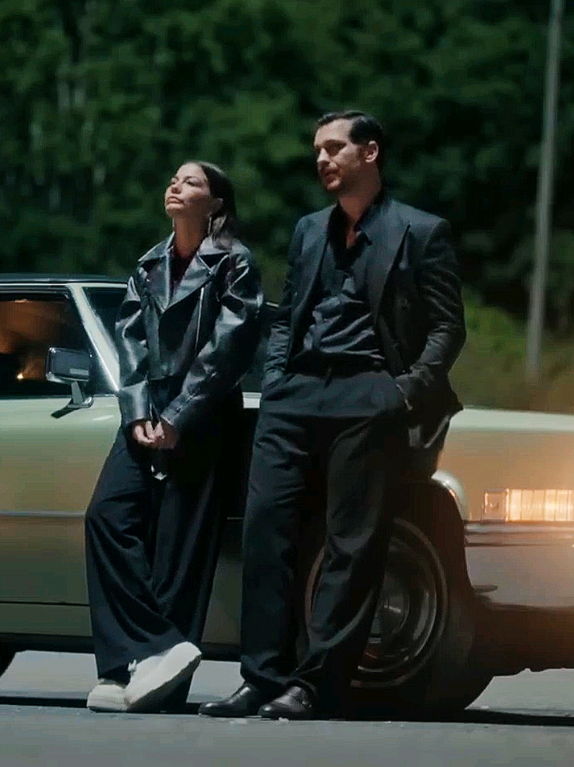 Nunca he tomado un camino con la intención de volver atrás. ✨️ Escena EşSan del episodio 12. #EşrefRüya #EşSan #DemetÖzdemir #ÇağatayUlusoy 