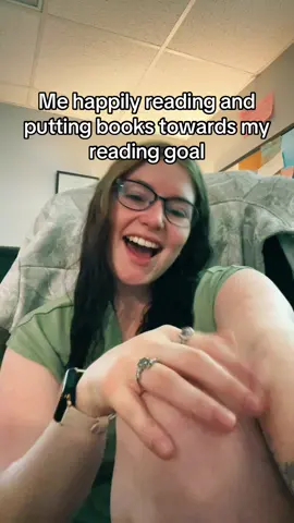ADHD tendencies do not help with this #fyp #BookTok #reader #adhd #helpme 